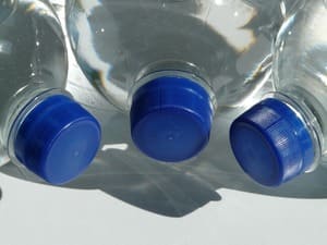 Achetez le moins de bouteilles en plastique possible