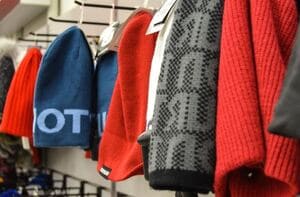 Si vous achetez des vêtements d'hiver, profitez-en pour mettre de côté les tenues légères de l'été