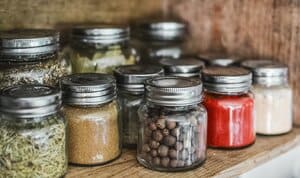 Des bougies transformées en bocaux