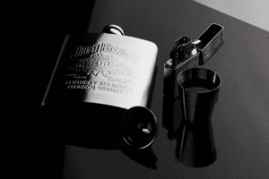 Un joli briquet réutilisable ou des allumettes pour la gazinière