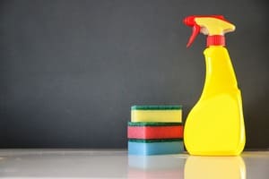 Privilégiez les éponges aux lingettes