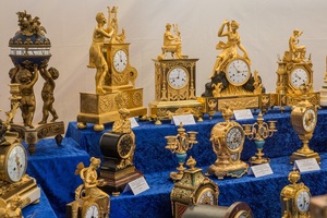 Vous trouverez toujours des stands tape-à-l'oeil sur un salon d'antiquaires