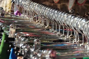 Si vous avez trop de vêtements inutilisés, pensez au vide-dressing